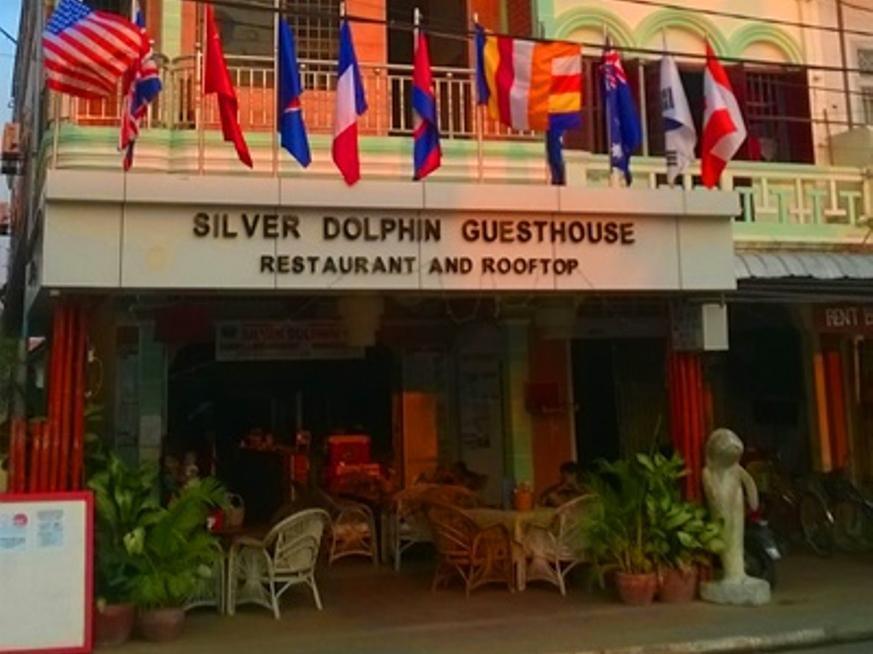 Silver Dolphin Guesthouse & Restaurant Кратие Екстериор снимка